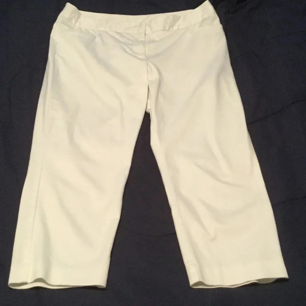 Worthington Women's‎ size 6P Crop white pants
